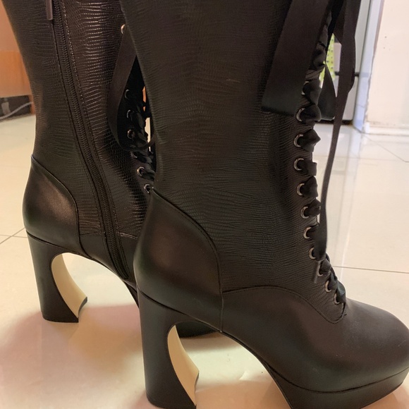 Women's Lash Hippie High Lace up Block Knee Boots - Picture 5 of 8